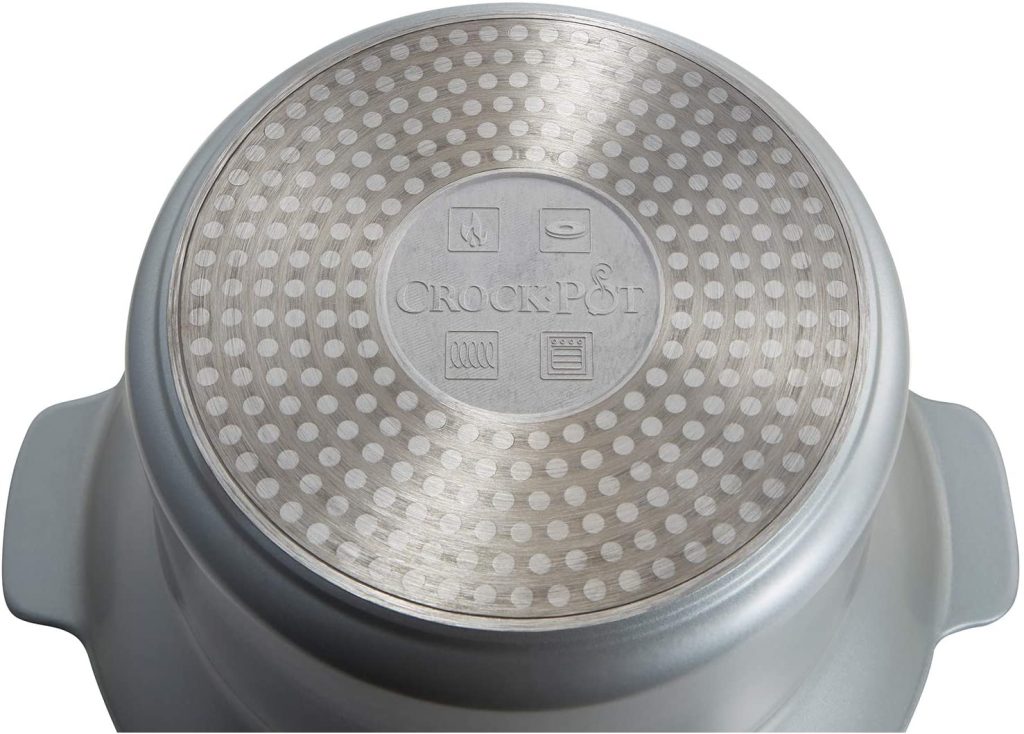 La cuve de la Crockpot CSC027X est en céramique, et compatible tous feux dont induction