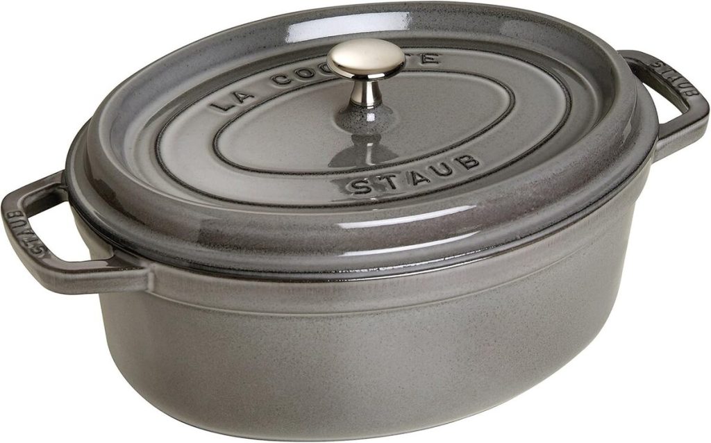 Test de la cocotte Staub 29 cm : performance et design graphite