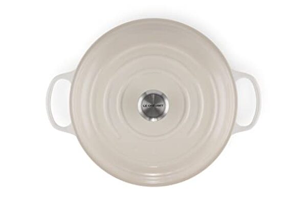 Découvrez notre avis complet sur le faitout Le Creuset Signature meringue 30 cm : design élégant, efficacité et durabilité au rendez-vous dans votre cuisine