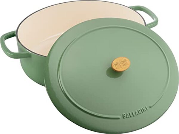 Découvrez notre test complet de la cocotte Ballarini Bellamonte en fonte 33 cm : qualité, performance et design pour des plats savoureux et réussis