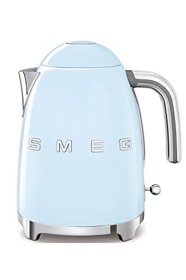 Découvrez notre test détaillé de la bouilloire Smeg KLF03PBEU 2400W : performances, design rétro et fonctionnalités pour un achat malin. 