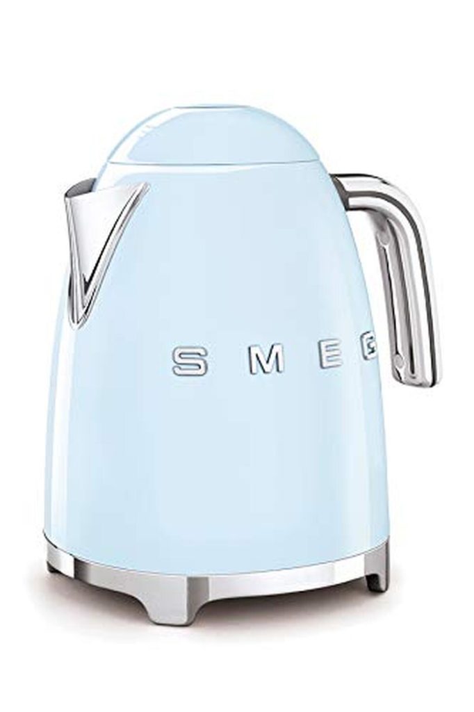 Test de la bouilloire Smeg KLF03PBEU 2400W : performance et design