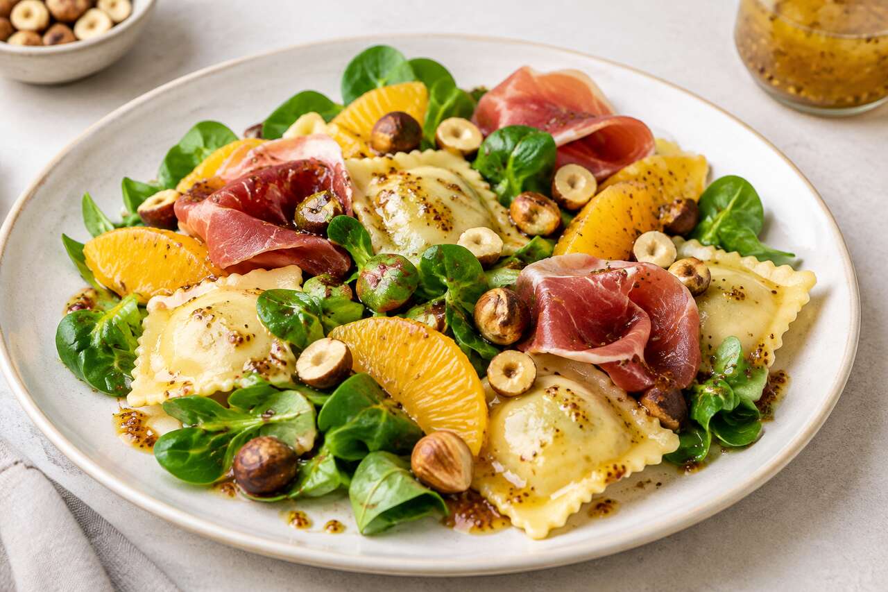 Salade de ravioles Saint-Jean, jambon cru, vinaigrette orange-noisette